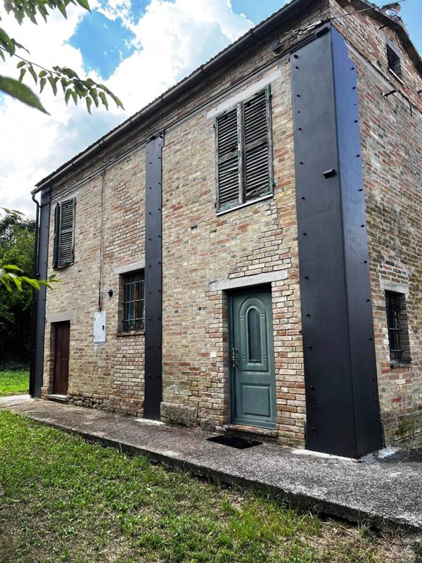 casa indipendente in vendita a San Ginesio
