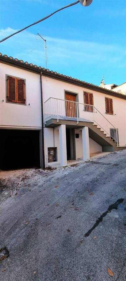 casa indipendente in vendita a San Severino Marche in zona Taccoli