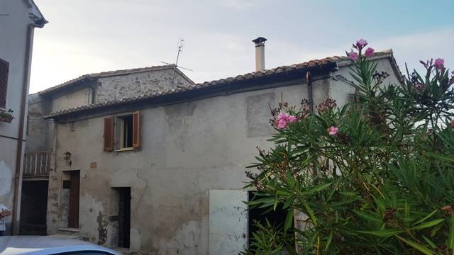 casa semindipendente in vendita a San Severino Marche in zona Palazzata