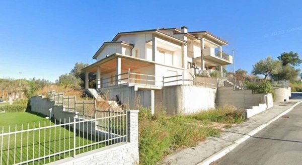 casa indipendente in vendita a San Severino Marche