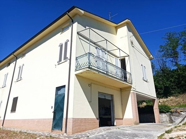 casa semindipendente in vendita a San Severino Marche in zona Parolito