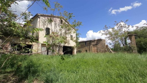 casa indipendente in vendita a San Severino Marche in zona Palazzata