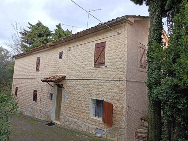 casa indipendente in vendita a San Severino Marche in zona Castel San Pietro