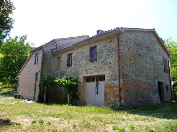 casa indipendente in vendita a San Severino Marche