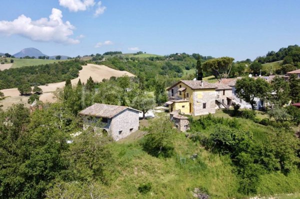 casa indipendente in vendita a San Severino Marche in zona Serralta