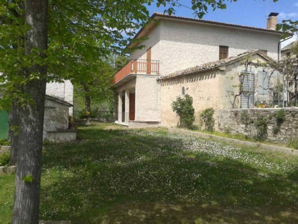 casa indipendente in vendita a San Severino Marche in zona Serripola