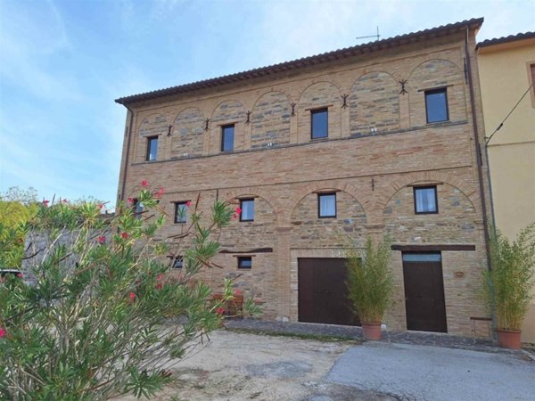 casa semindipendente in vendita a San Severino Marche