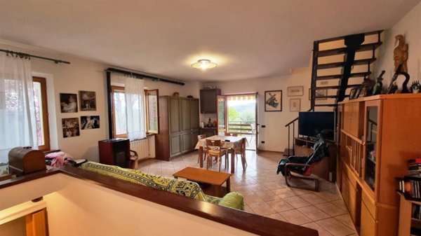 casa indipendente in vendita a San Severino Marche