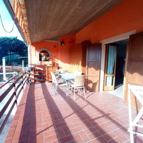 casa indipendente in vendita a San Severino Marche