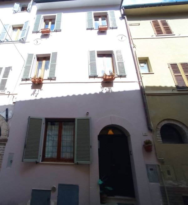 casa semindipendente in vendita a San Severino Marche