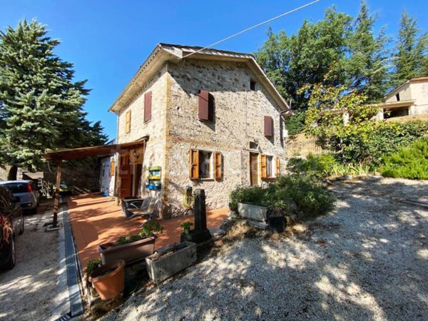 casa indipendente in vendita a San Severino Marche in zona Serralta