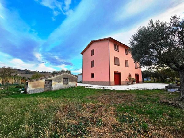 casa indipendente in vendita a San Severino Marche in zona Taccoli