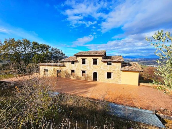 casa indipendente in vendita a San Severino Marche