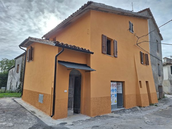 casa indipendente in vendita a San Severino Marche in zona Palazzata