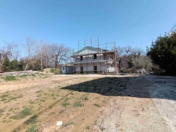 casa indipendente in vendita a San Severino Marche
