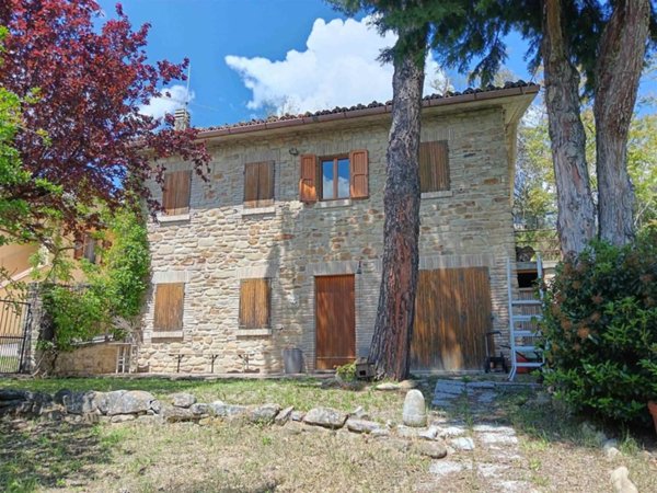 casa indipendente in vendita a San Severino Marche in zona Pitino
