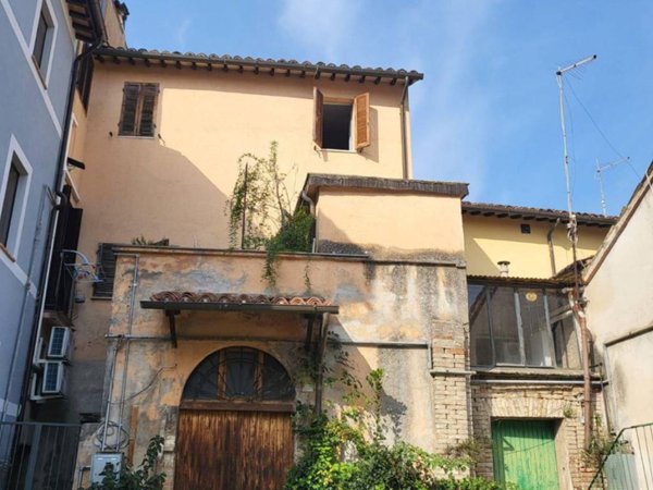 casa semindipendente in vendita a San Severino Marche