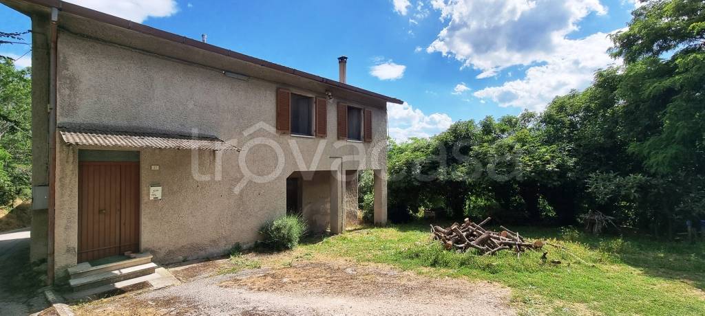 casa indipendente in vendita a San Severino Marche