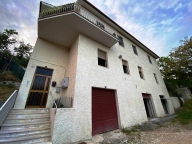 casa indipendente in vendita a San Severino Marche