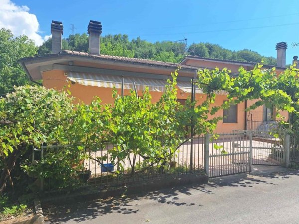 casa indipendente in vendita a San Severino Marche in zona Cesolo