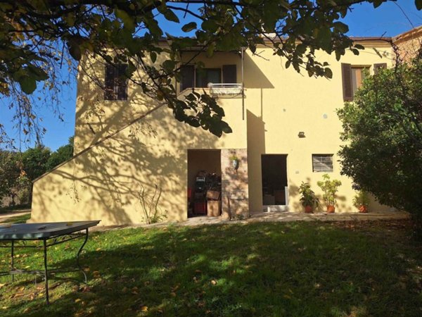 casa indipendente in vendita a San Severino Marche in zona Colleluce