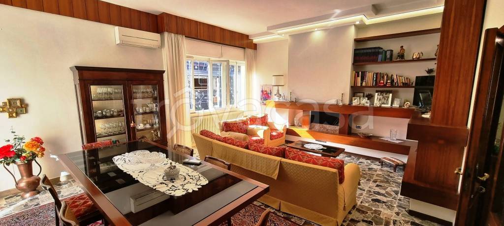 casa indipendente in vendita a San Severino Marche