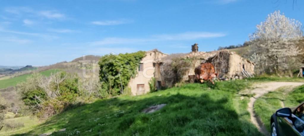 casale in vendita a San Severino Marche