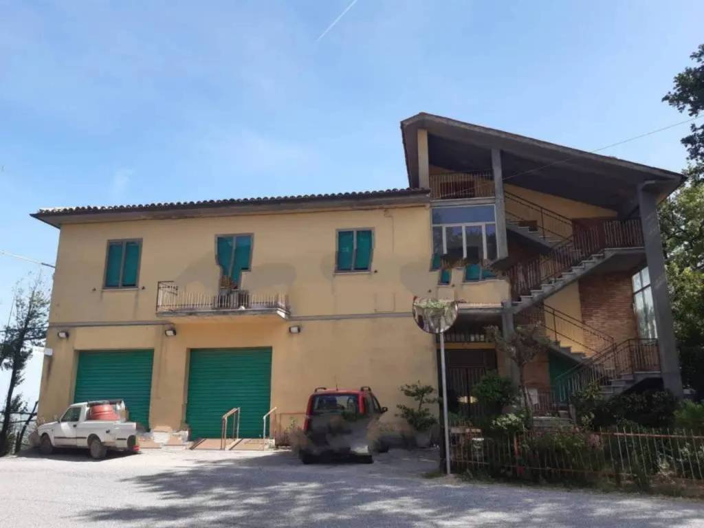 casa indipendente in vendita a San Severino Marche in zona Corsciano