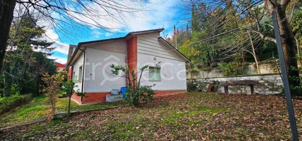 casa indipendente in vendita a San Severino Marche