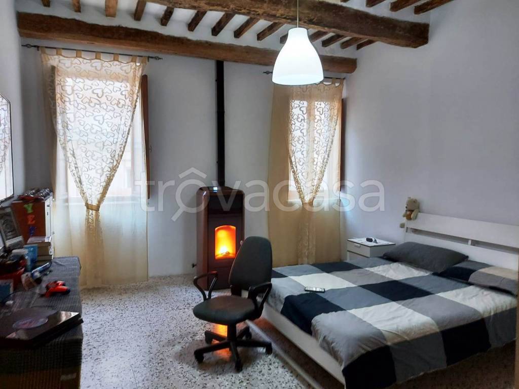 casa indipendente in vendita a San Severino Marche