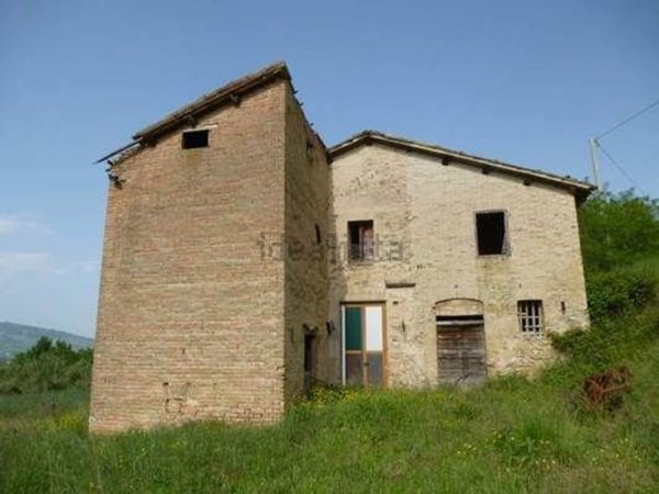 casale in vendita a San Severino Marche