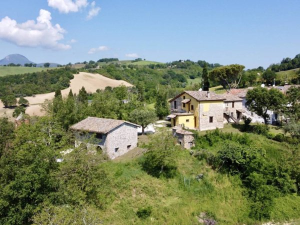 casa indipendente in vendita a San Severino Marche in zona Serralta