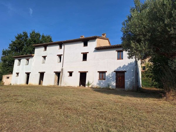 casa indipendente in vendita a San Severino Marche