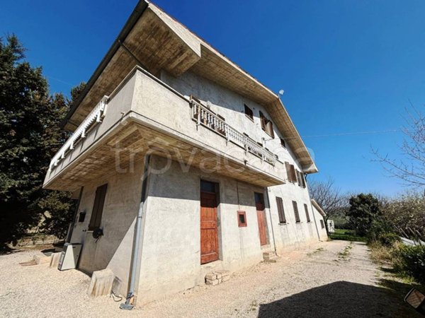casa indipendente in vendita a San Severino Marche