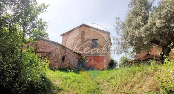 casa indipendente in vendita a San Severino Marche in zona Sant'Elena