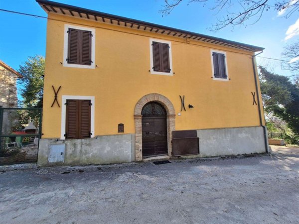 casa indipendente in vendita a San Severino Marche