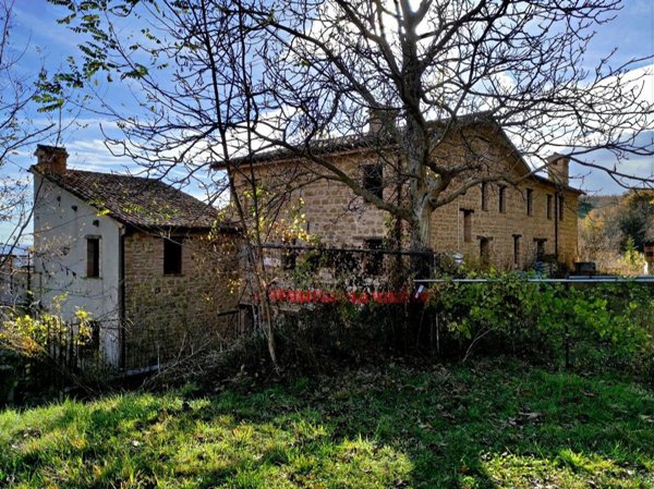casa indipendente in vendita a San Severino Marche in zona Aliforni