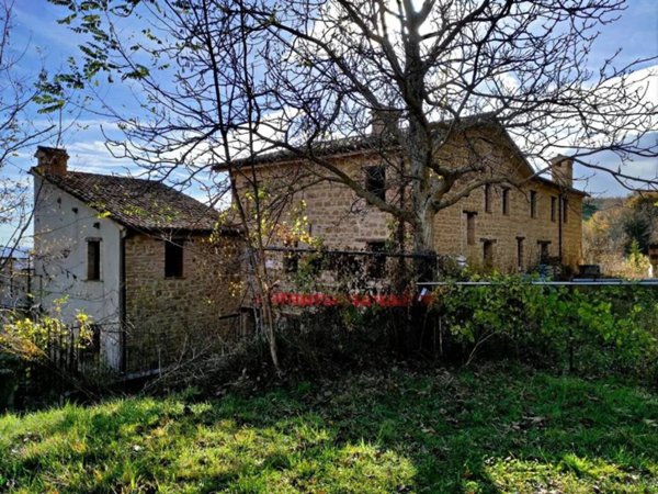 casa indipendente in vendita a San Severino Marche in zona Aliforni