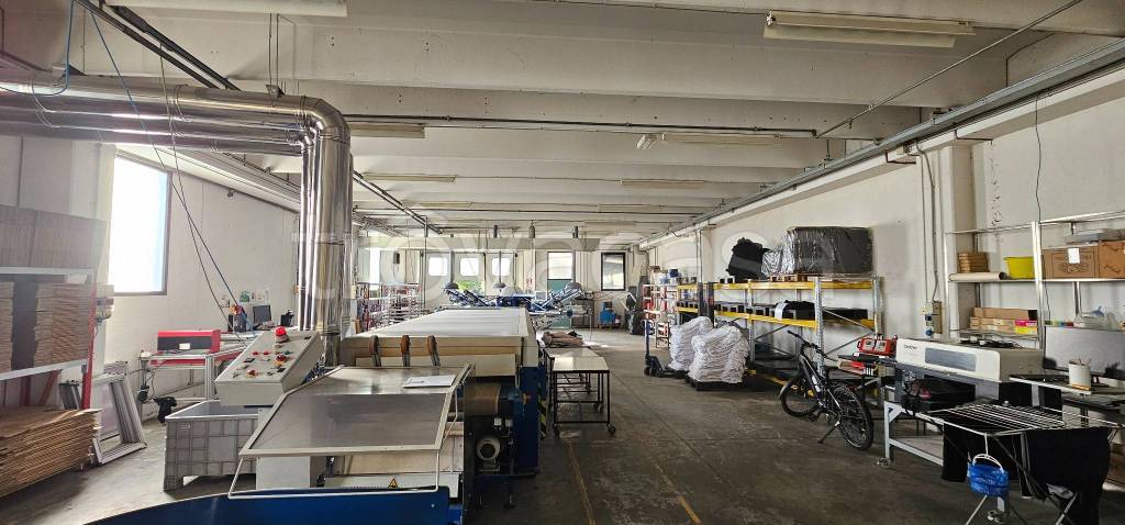 locale commerciale in vendita a San Severino Marche