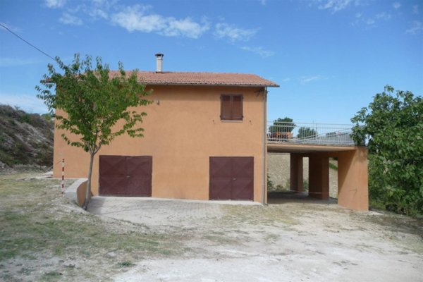 casa indipendente in vendita a San Severino Marche