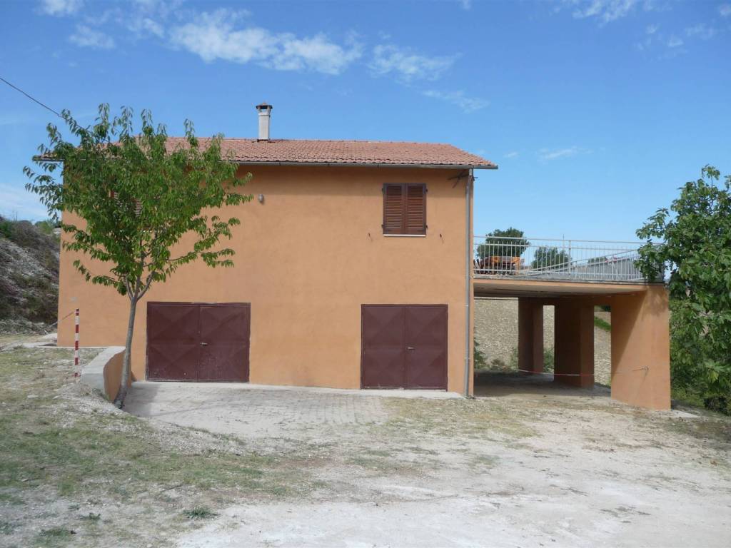 casa indipendente in vendita a San Severino Marche