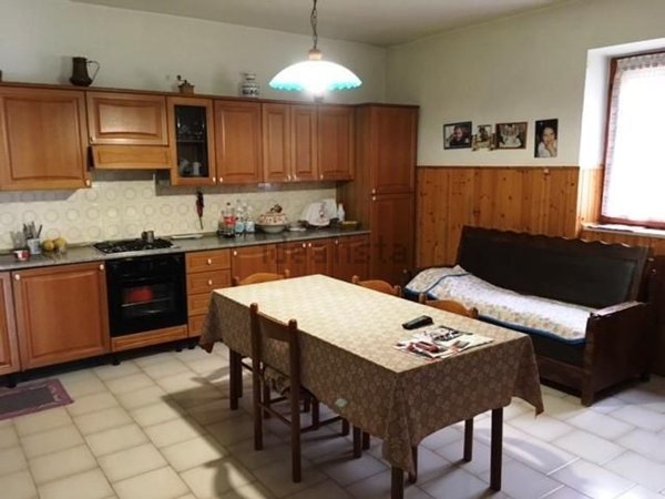 appartamento in vendita a San Severino Marche in zona Parolito