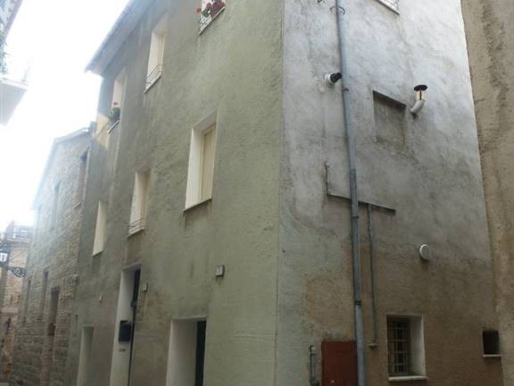 casa indipendente in vendita a San Severino Marche