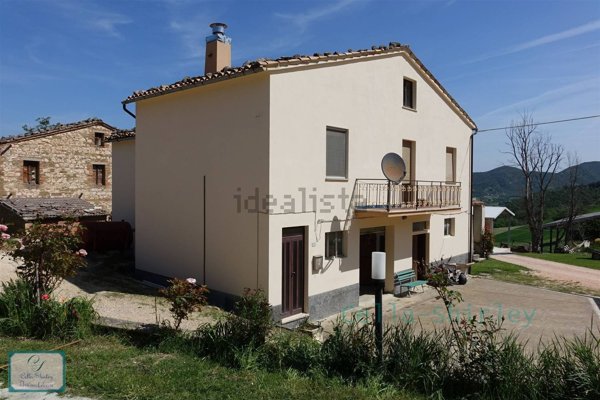 casa indipendente in vendita a San Severino Marche