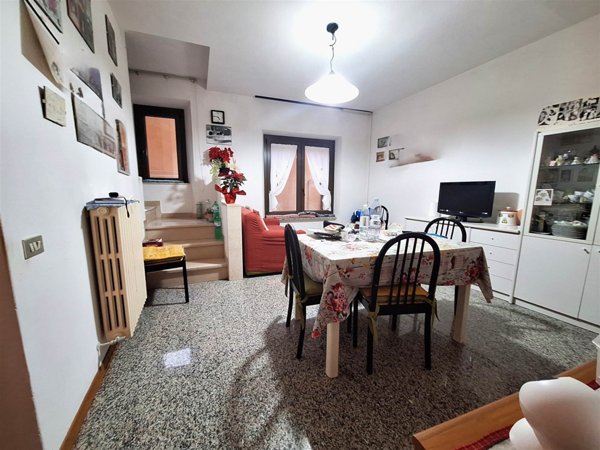 casa indipendente in vendita a San Severino Marche