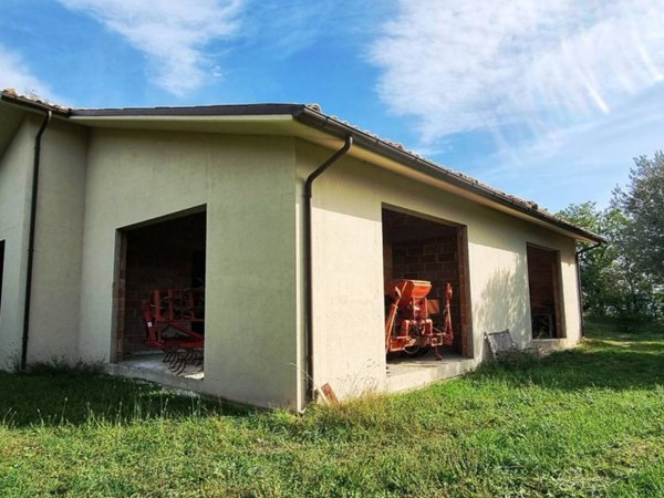 casa indipendente in vendita a San Severino Marche
