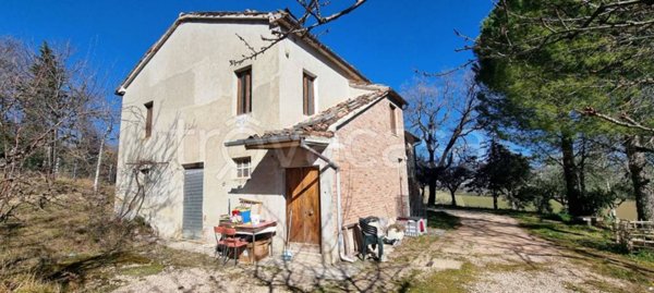 casa indipendente in vendita a San Severino Marche