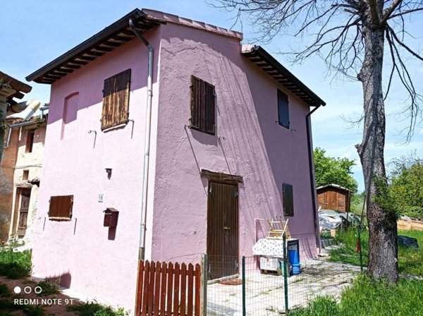 casa indipendente in vendita a San Severino Marche