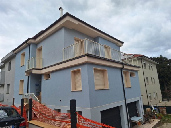casa indipendente in vendita a San Severino Marche