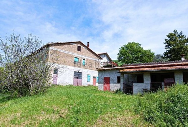 casa indipendente in vendita a San Severino Marche in zona Gaglianvecchio